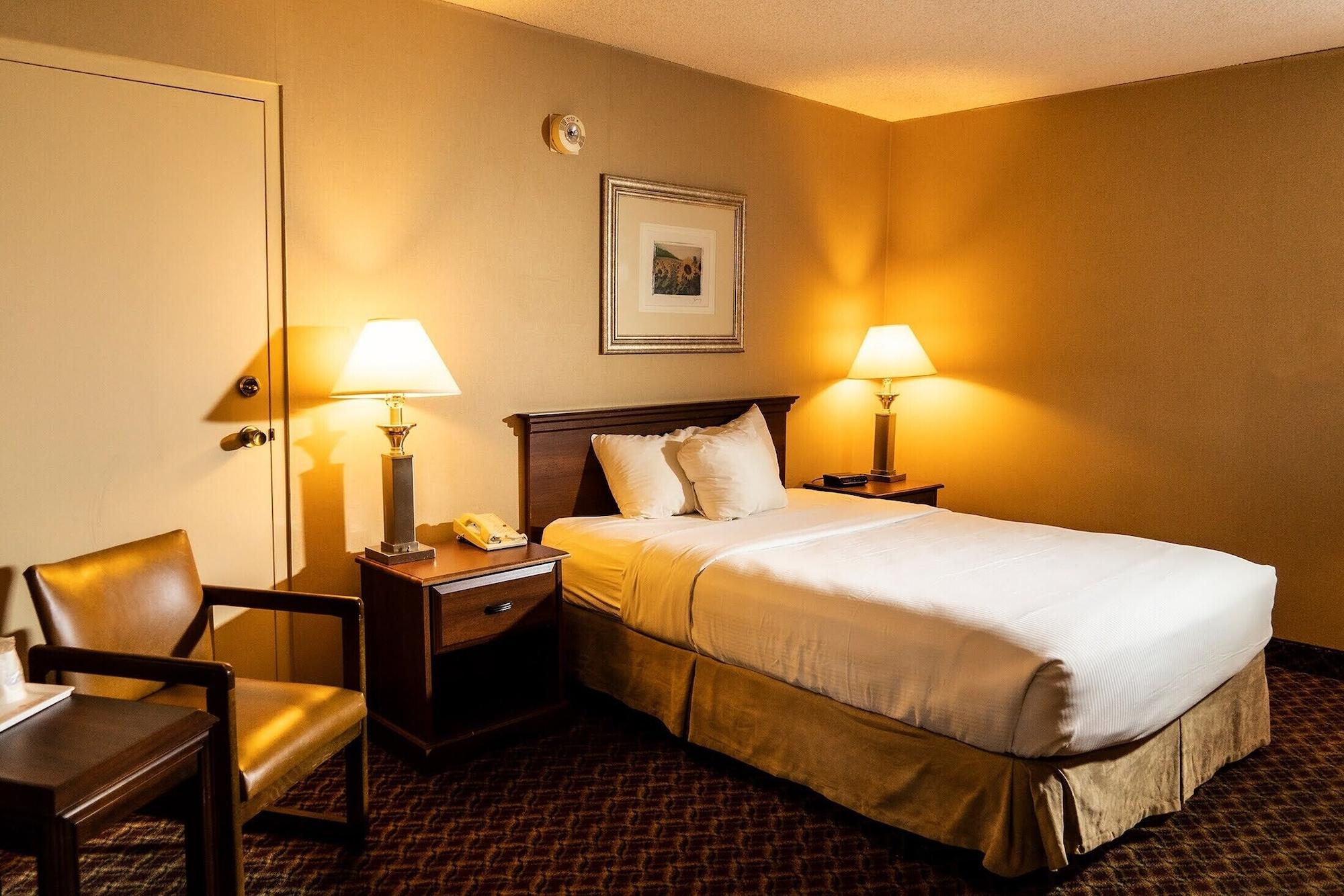 Ramada By Wyndham Topeka Downtown Hotel & Convention Center Ngoại thất bức ảnh