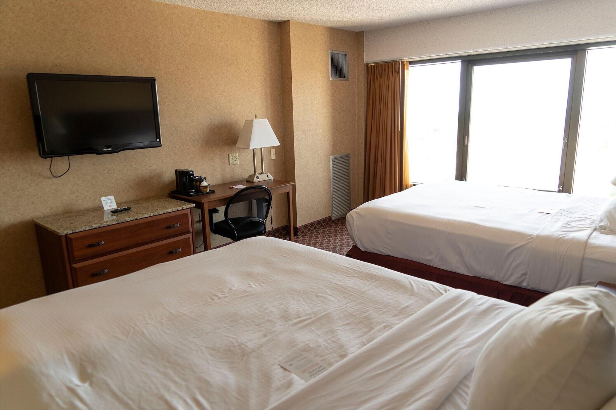 Ramada By Wyndham Topeka Downtown Hotel & Convention Center Ngoại thất bức ảnh
