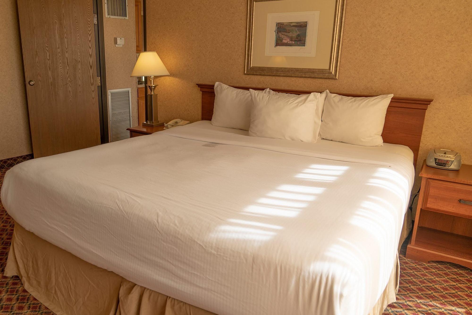 Ramada By Wyndham Topeka Downtown Hotel & Convention Center Ngoại thất bức ảnh