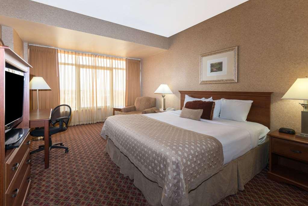 Ramada By Wyndham Topeka Downtown Hotel & Convention Center Phòng bức ảnh