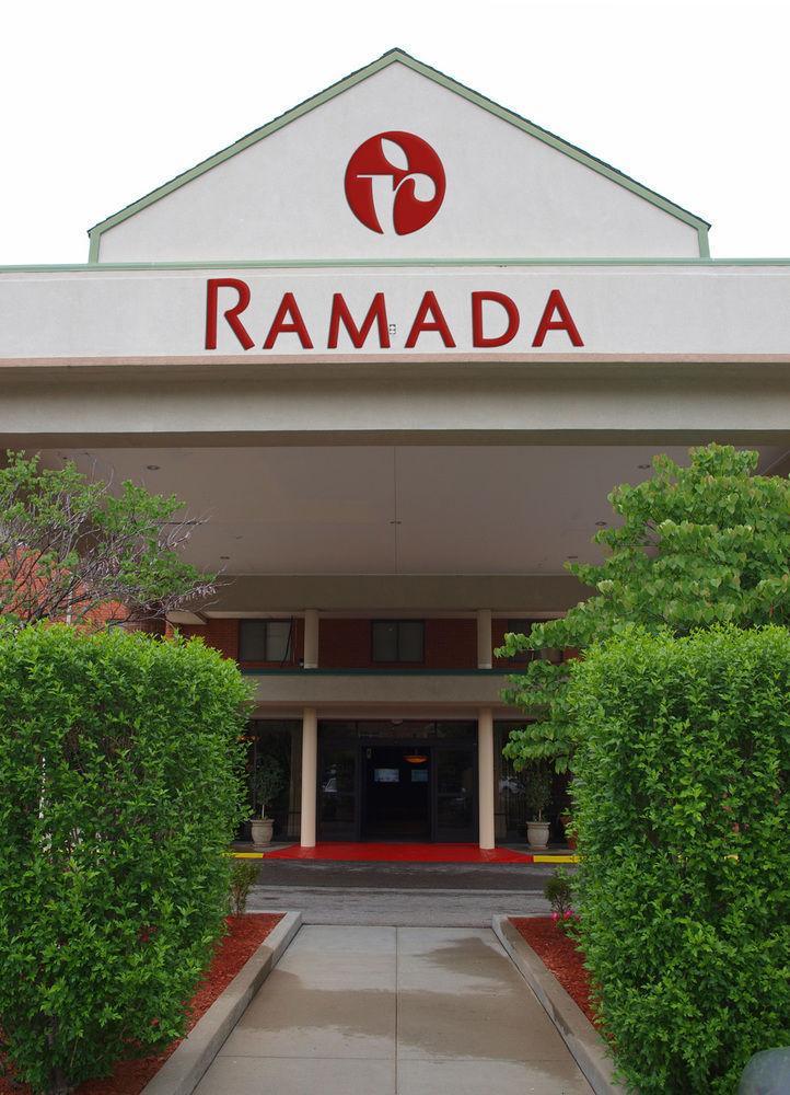 Ramada By Wyndham Topeka Downtown Hotel & Convention Center Ngoại thất bức ảnh