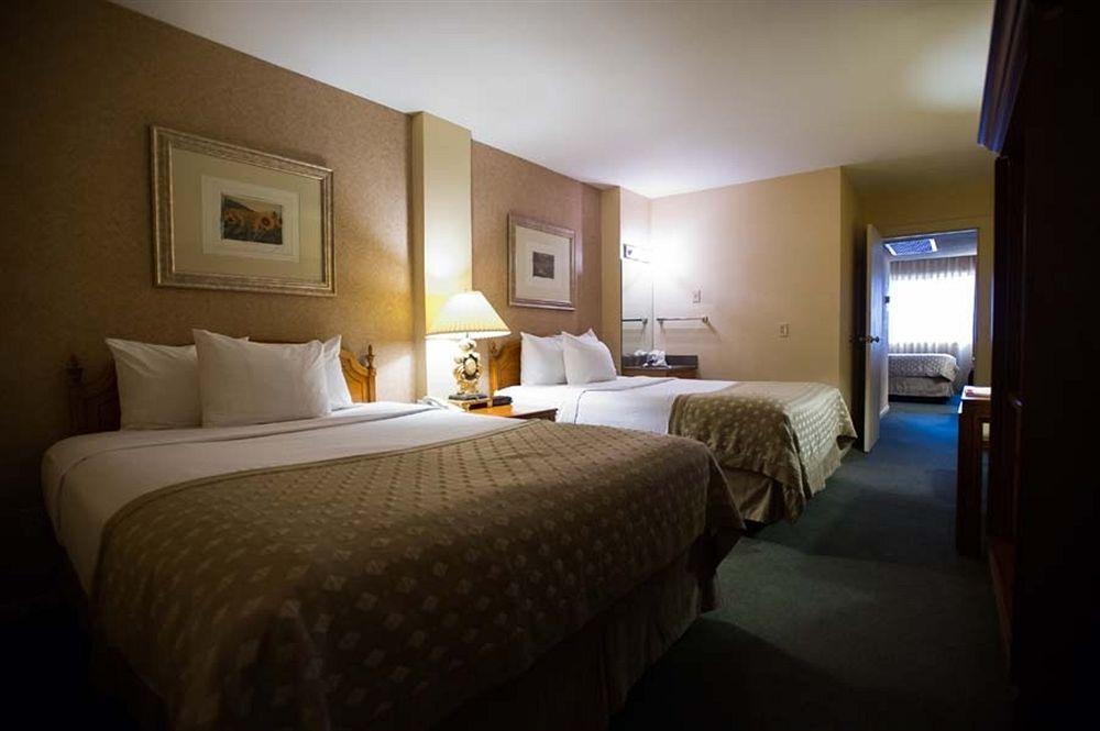 Ramada By Wyndham Topeka Downtown Hotel & Convention Center Ngoại thất bức ảnh