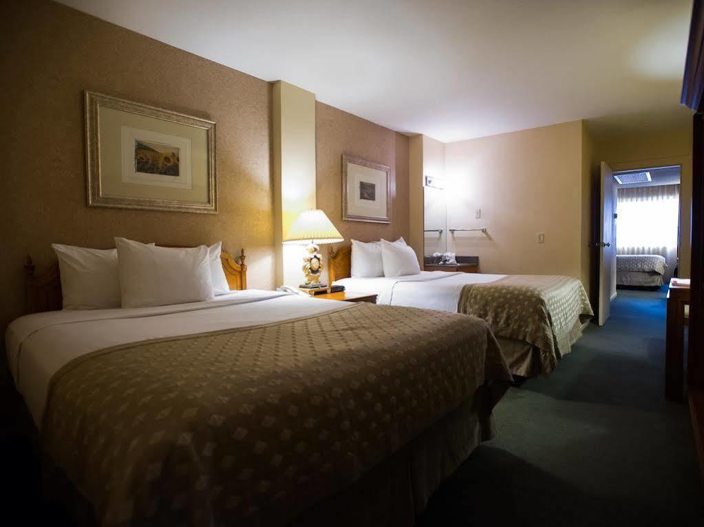 Ramada By Wyndham Topeka Downtown Hotel & Convention Center Ngoại thất bức ảnh