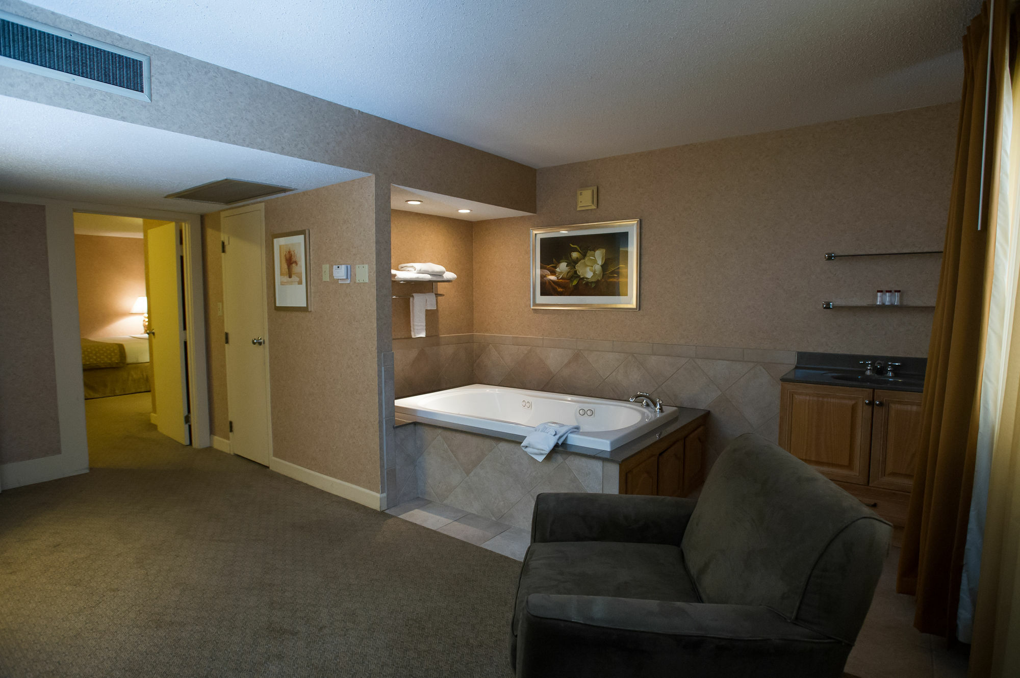 Ramada By Wyndham Topeka Downtown Hotel & Convention Center Ngoại thất bức ảnh