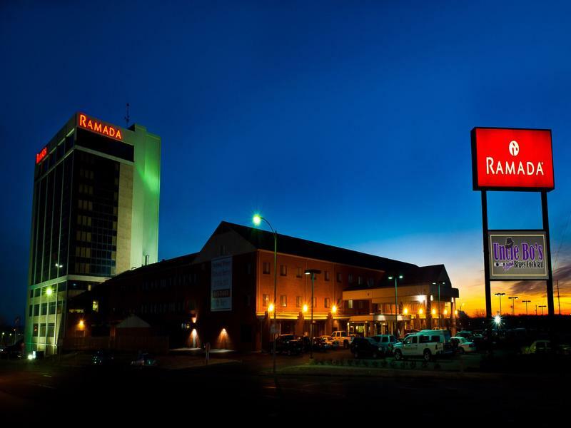 Ramada By Wyndham Topeka Downtown Hotel & Convention Center Ngoại thất bức ảnh